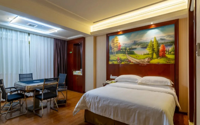 Vienna Hotel (Huizhou Zhonghai Waterfront City Branch