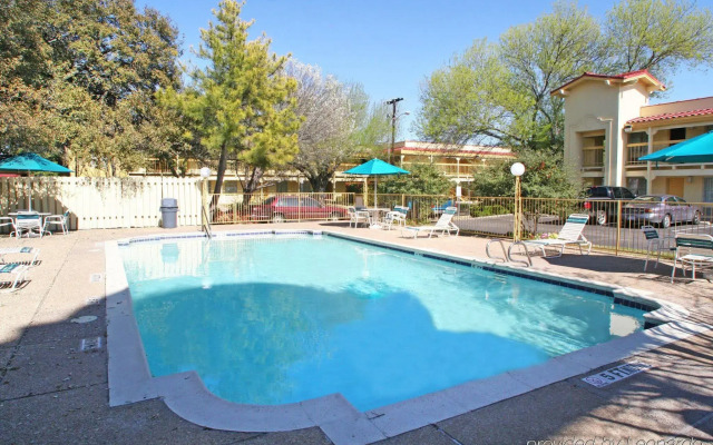 La Quinta Inn University