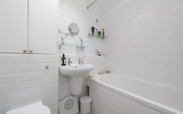 Beautiful 2 Bedroom House in Hackney