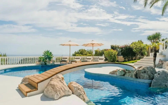 Superb Villa With Private Lagoon Pool