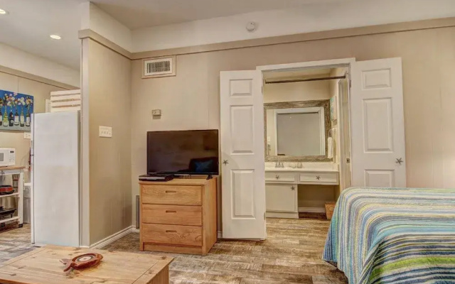 Island Oasis - 1 Br Condo