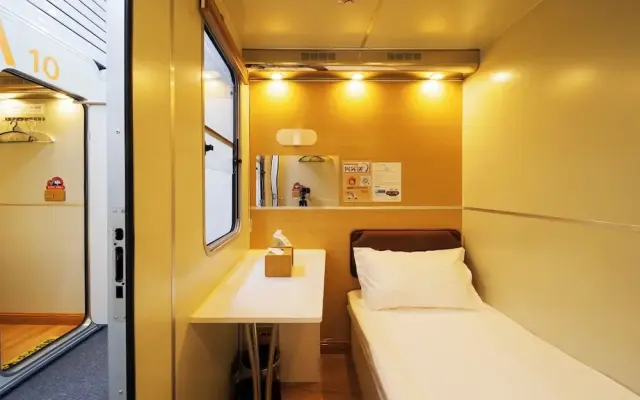 Ruqi hourly charged lounge