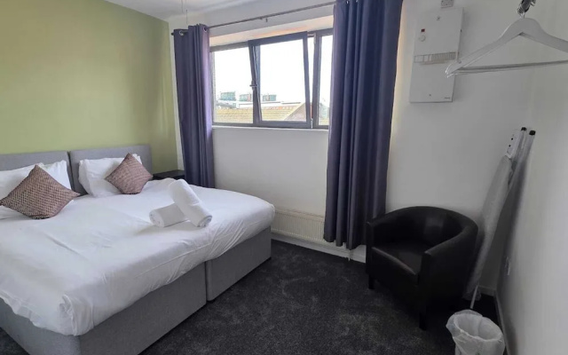 Two Bedroom Balcony Apartment Liverpool
