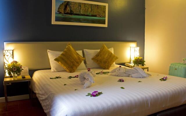 On Hotel Phuket Пхукет вид на фасад