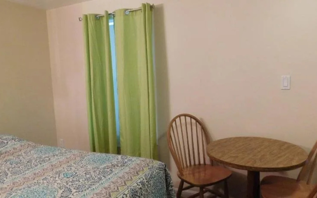Emerald Isle Motel