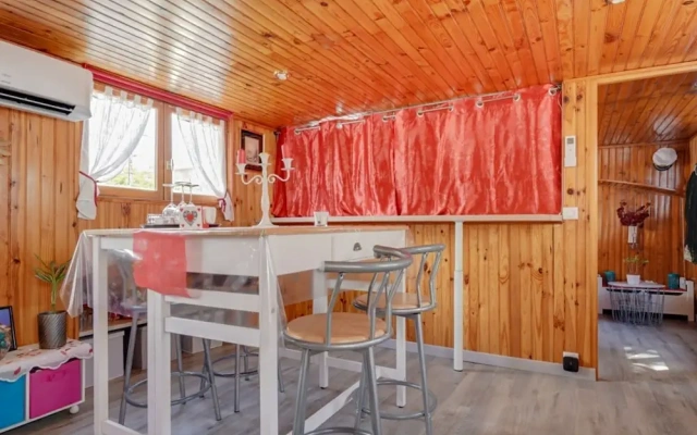 Comfortable House Boat in Homps with Roof Terrace