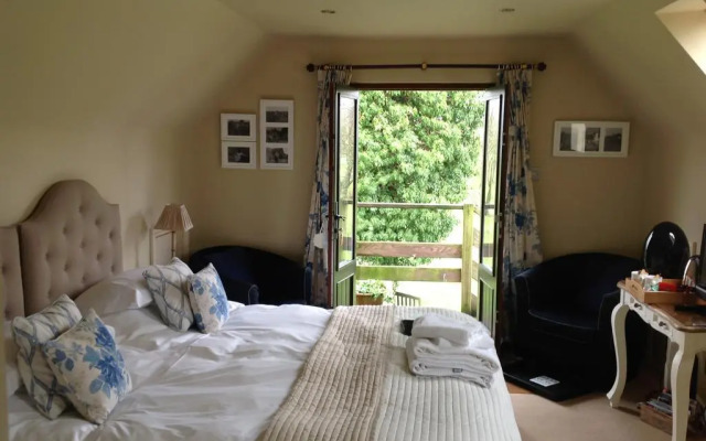Great Ashley Farm Cottage and Shepherds Huts.