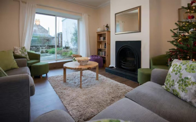 Near Beach - Pets - Bbq - Fireplace - Sleeps 10