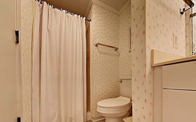 Laurel Court #205