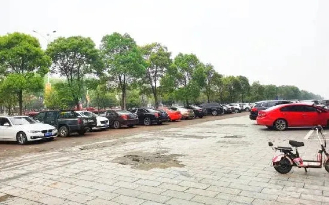 Anyi Fenghe Hotel