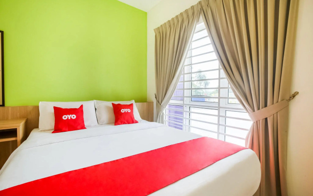 OYO 89677 Sunflower Hotel