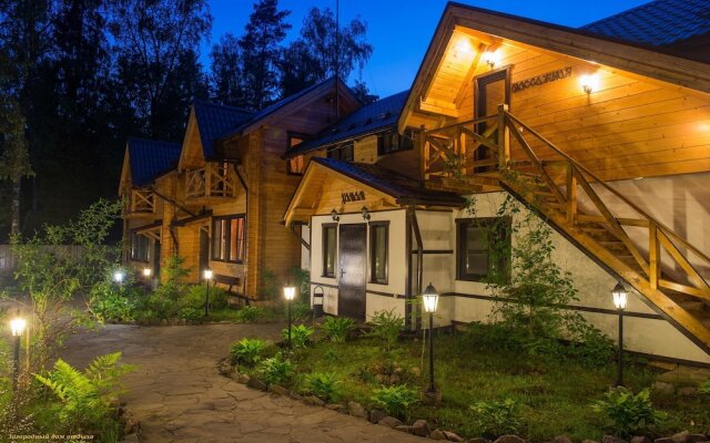 Гостиница Боярская Усадьба в Свистухе 1 отзыв об отеле, цены и фото номеров - забронировать гостиницу Боярская Усадьба онлайн Свистуха вид на фасад