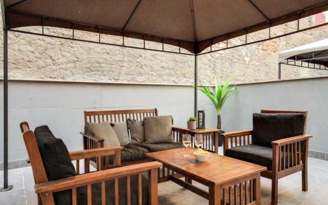Отель Sweet Inn Apartments - Fira Sants Испания, Барселона - отзывы, цены и фото номеров - забронировать отель Sweet Inn Apartments - Fira Sants онлайн гостиничный бар