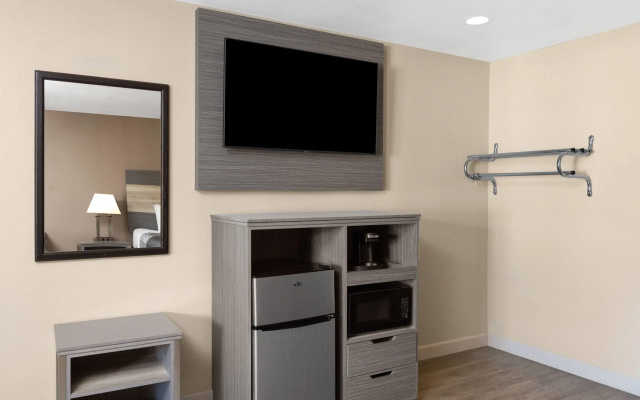 Travelodge by Wyndham Banning CA Near Casino/Outlet Mall