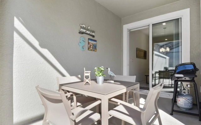 Super nice townhome near Disney with private pool