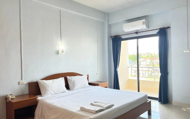 Ritzy House Hotel