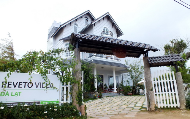 Отель Reveto Dalat Villa Далат вид на фасад
