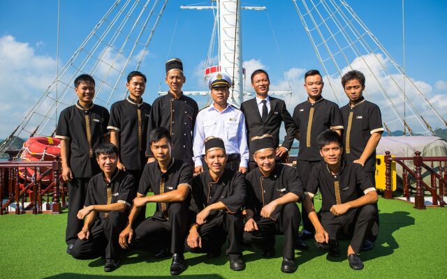 Отель Dragon Legend Cruise вид на фасад