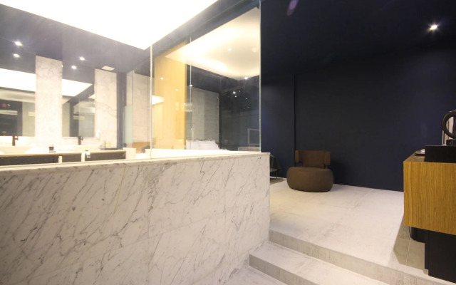 Club Hotel