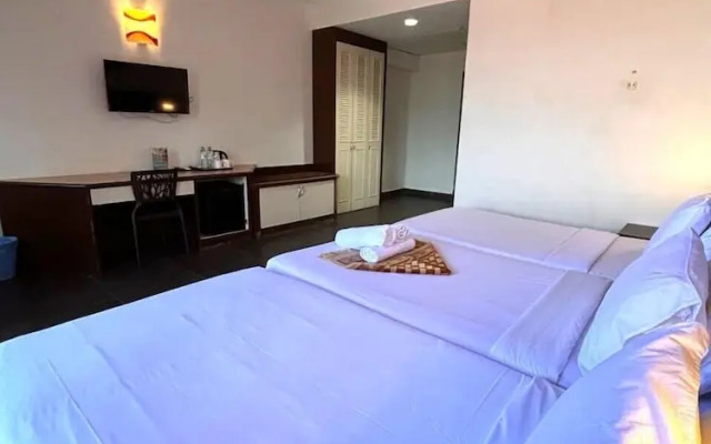 Deluxe Triple room · Bella Vista Express Hotel Langkawi — photo 2