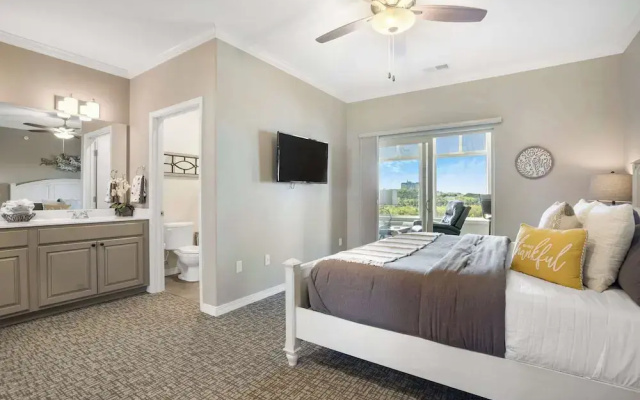 Majestic View Getaway w/ Beautiful Lake Views!