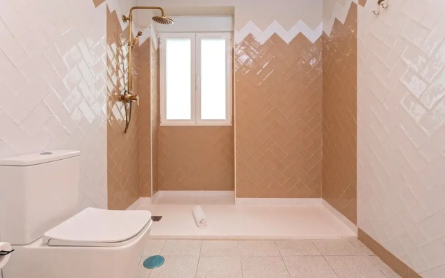 Wonderful 5-bedroom Apart in Granada. Recogidas II