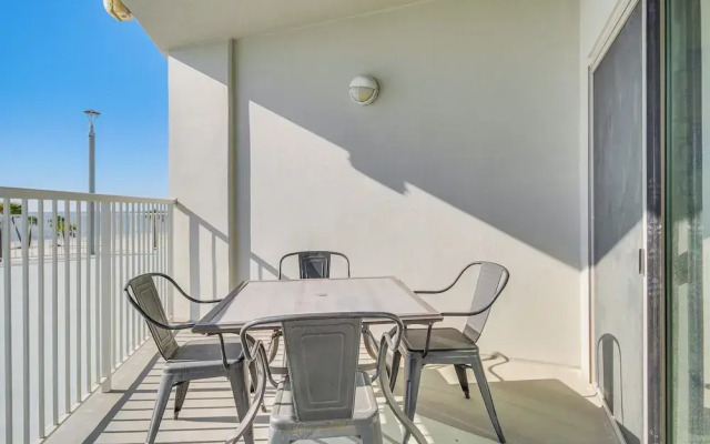 Beachfront Condo w/ Pool Access in Biloxi!