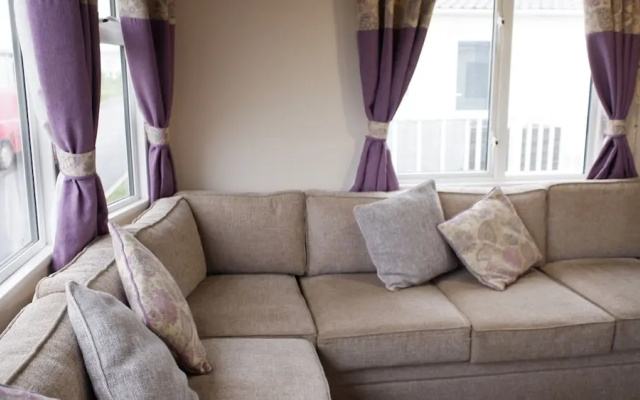 Excellent Caravan 4 Birth Sleeps 6 Tranquil Site