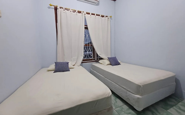 Komodo Indah Hotel