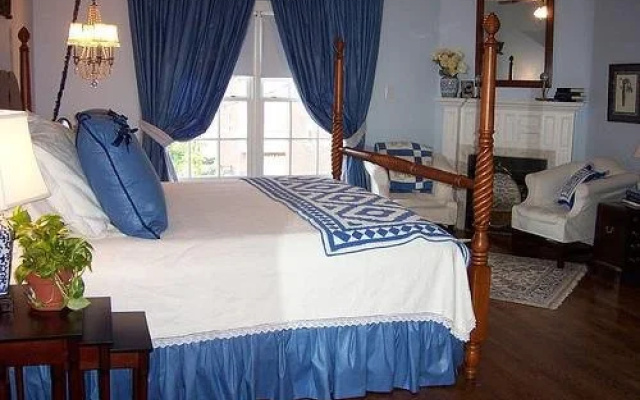 Baileys Uptown Inn