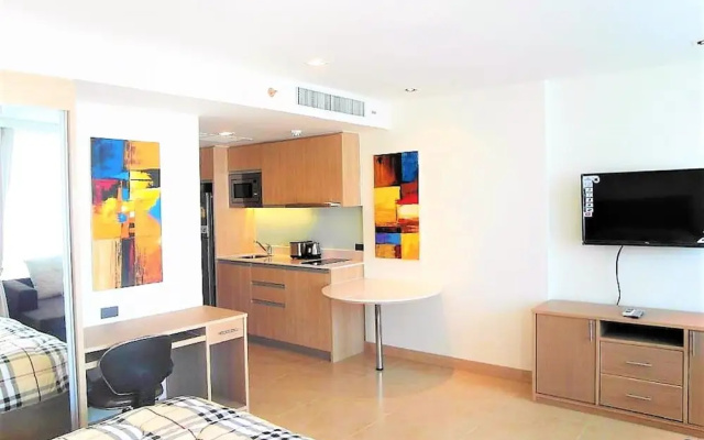 The Cliff sea & Pool Views Studio Apartment Pratumnak Pattaya