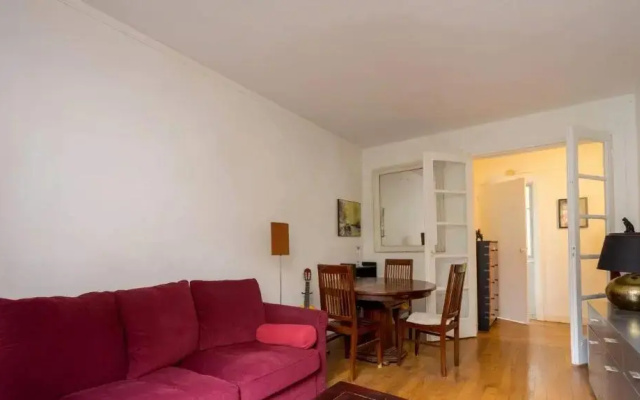 Neuilly-Sur-Seine F2 En Rez de Chaussee (Adults Only)