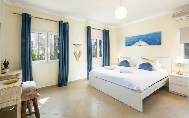 Villa in Coastal Town of Carvoeiro, Algarve