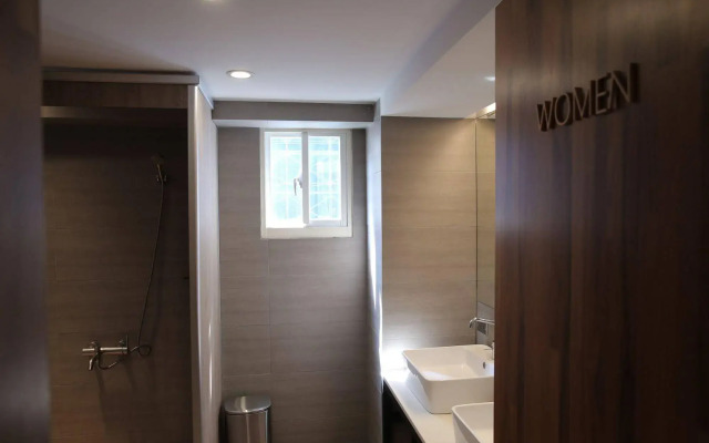 Daan Park Hotel - Hostel