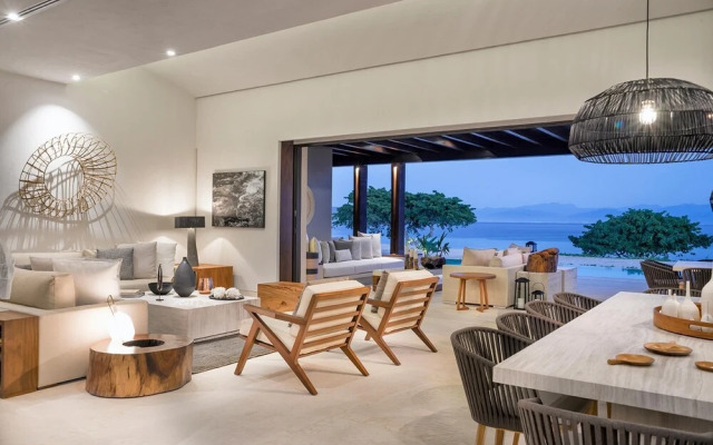 Sunny Vacation Villa 66
