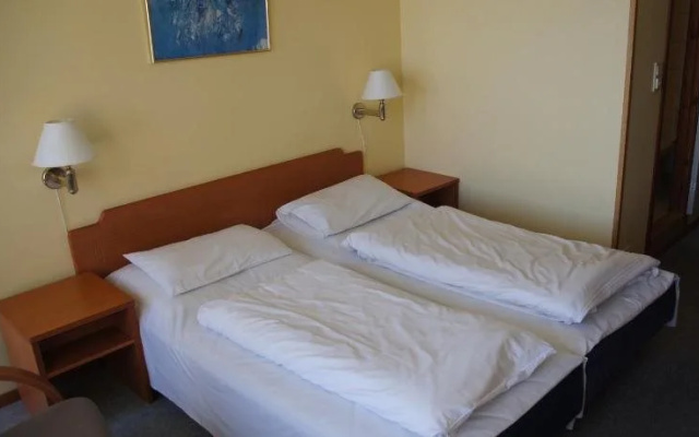 Midtnes Hotel