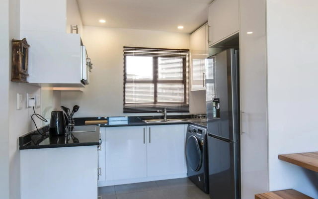uSHAKA WATERFRONT - OUTSTANDING OPEN OUTLOOKS