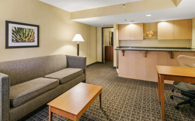 Best Western Plus Scottsdale Thunderbird Suites