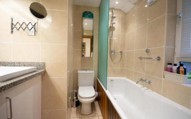 Tower Bridge 2BR apartment for 6 with terrace