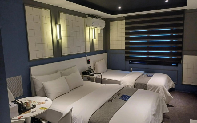 Louis Hotel