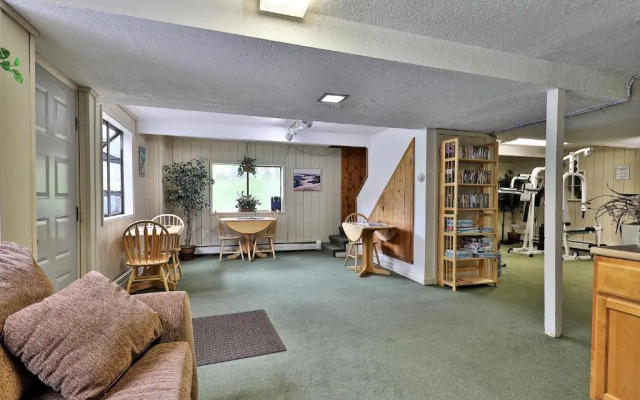 Cedarbrook Queen Suite 103