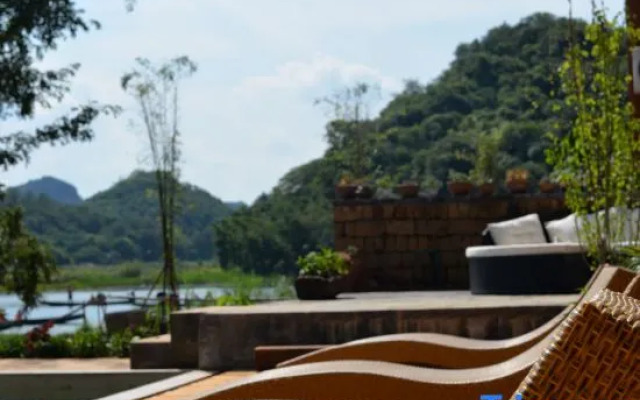Qianshanwai Halfsea Villa Hotel