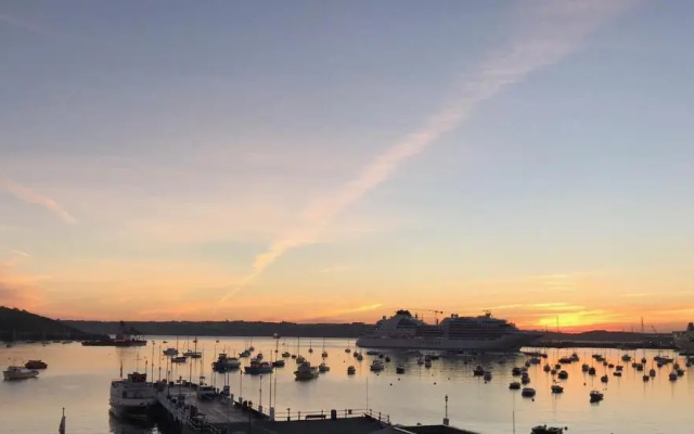 Large central Falmouth apartment with views and parking