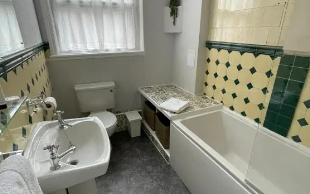 Rostrevor Hotel - Guest House