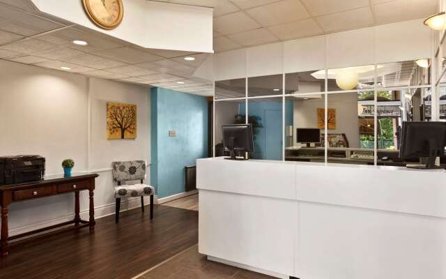Strata Hotel