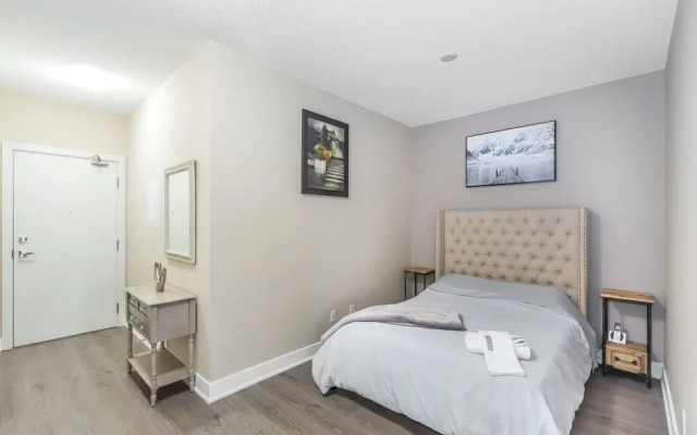 Exquisite Luxury 1 Bedroom + Den With Parking