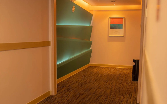 Pai Hotel Luohe Shuanghui Road