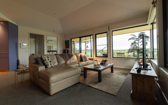 Hilltop Apartments Phillip Island - Adults Only