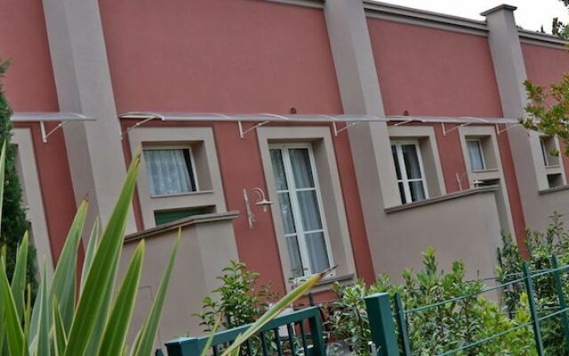 Отель Cevoli Country Resort Лари вид на фасад