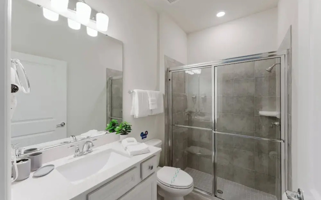 Stunning 8BR Pool Gameroom Minutes to Disney